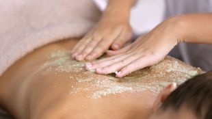 Scrub corpo & massaggio nutriente