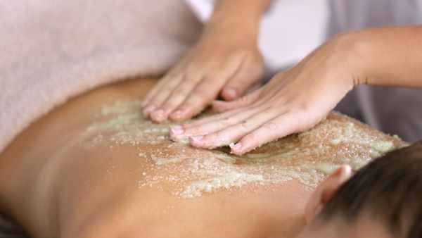 Scrub corpo & massaggio nutriente